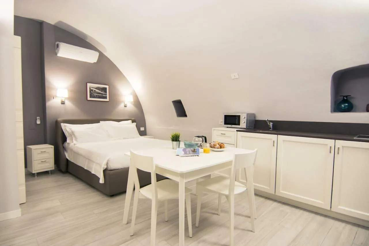 La Quadra Suites - Central Apartments In Iseo With Daily Housekeeping