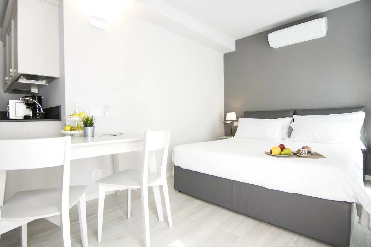 La Quadra Suites - Central Apartments In Iseo With Daily Housekeeping