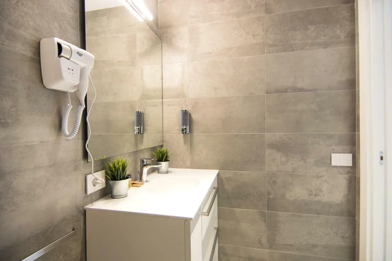 La Quadra Suites - Central Apartments In Iseo With Daily Housekeeping