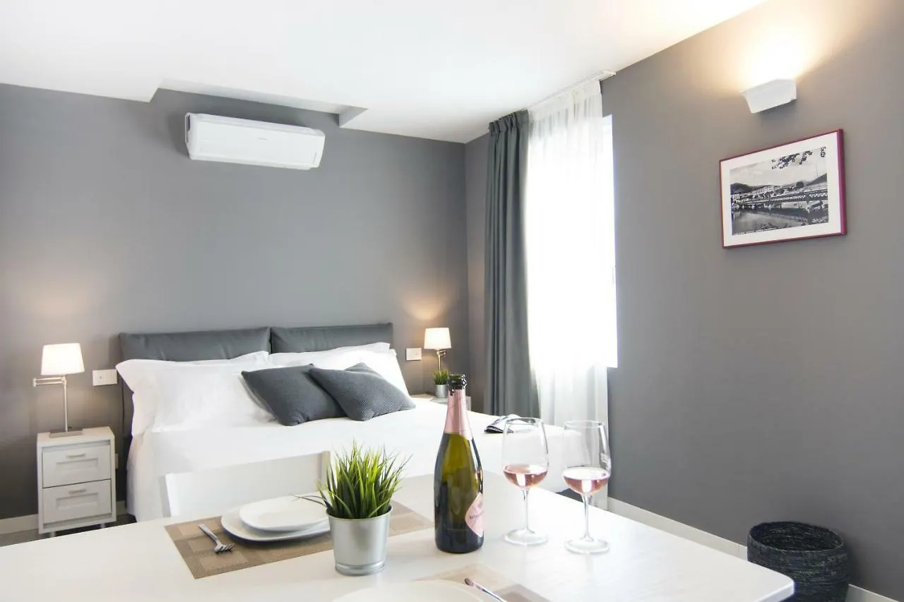 La Quadra Suites - Central Apartments In Iseo With Daily Housekeeping