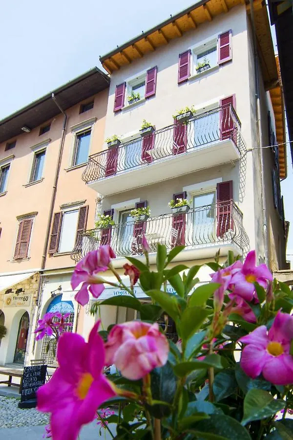 La Quadra Suites - Central Apartments In Iseo With Daily Housekeeping 0*,  Italy