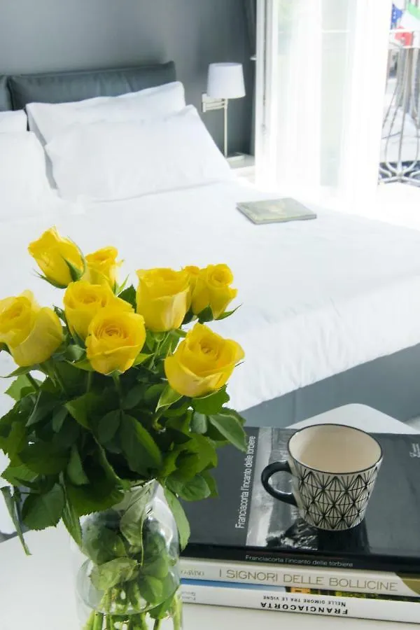 La Quadra Suites - Central Apartments In Iseo With Daily Housekeeping