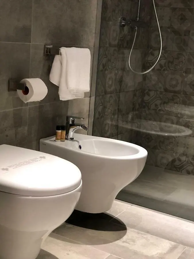 La Quadra Suites - Central Apartments In Iseo With Daily Housekeeping